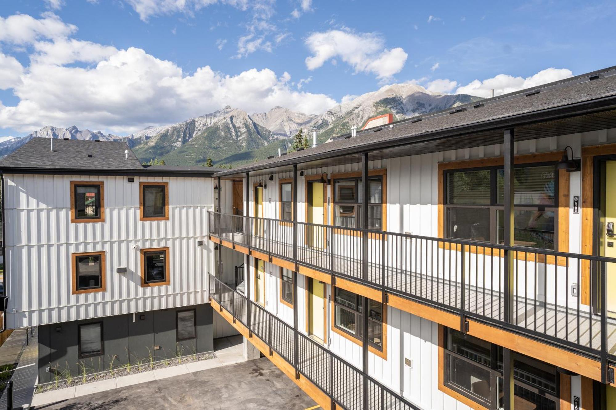 Basecamp Suites Canmore Exterior photo